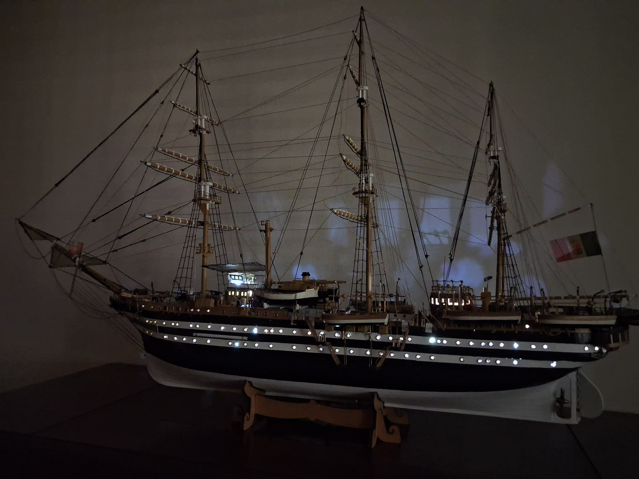 Veliero in legno Amerigo Vespucci (con luci a led) - immagine 6